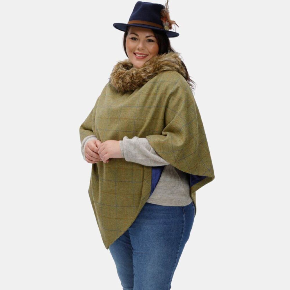 Melissa Curvy Cape Faux-Fur Collar Cape