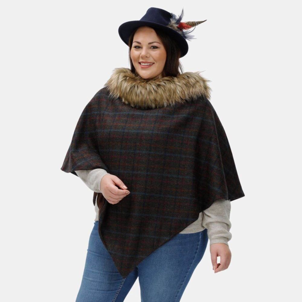 Nicole Curvy Cape Faux-Fur Collar Cape